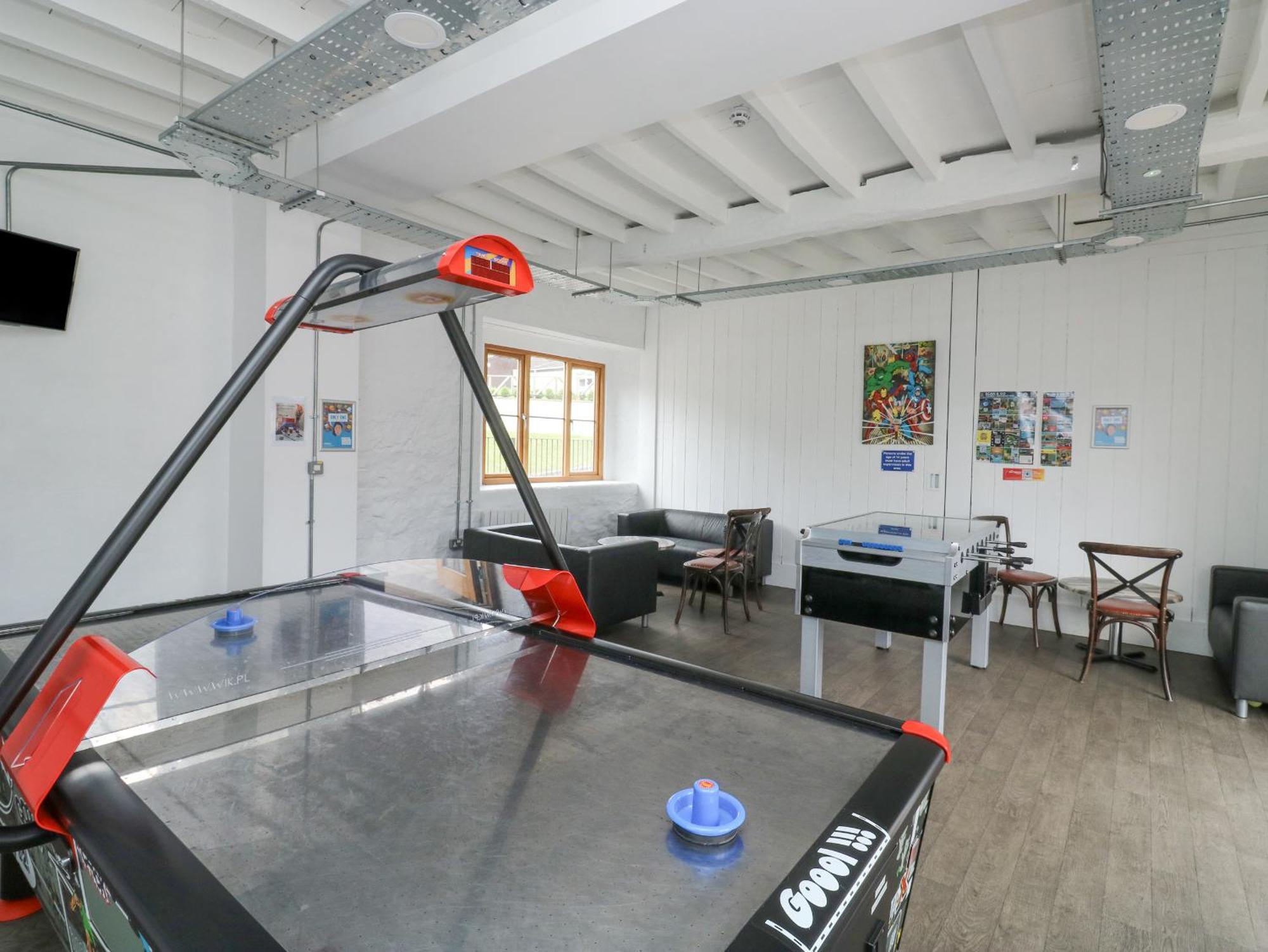 Harcombe House Bungalow 1 Нютън Абът Екстериор снимка