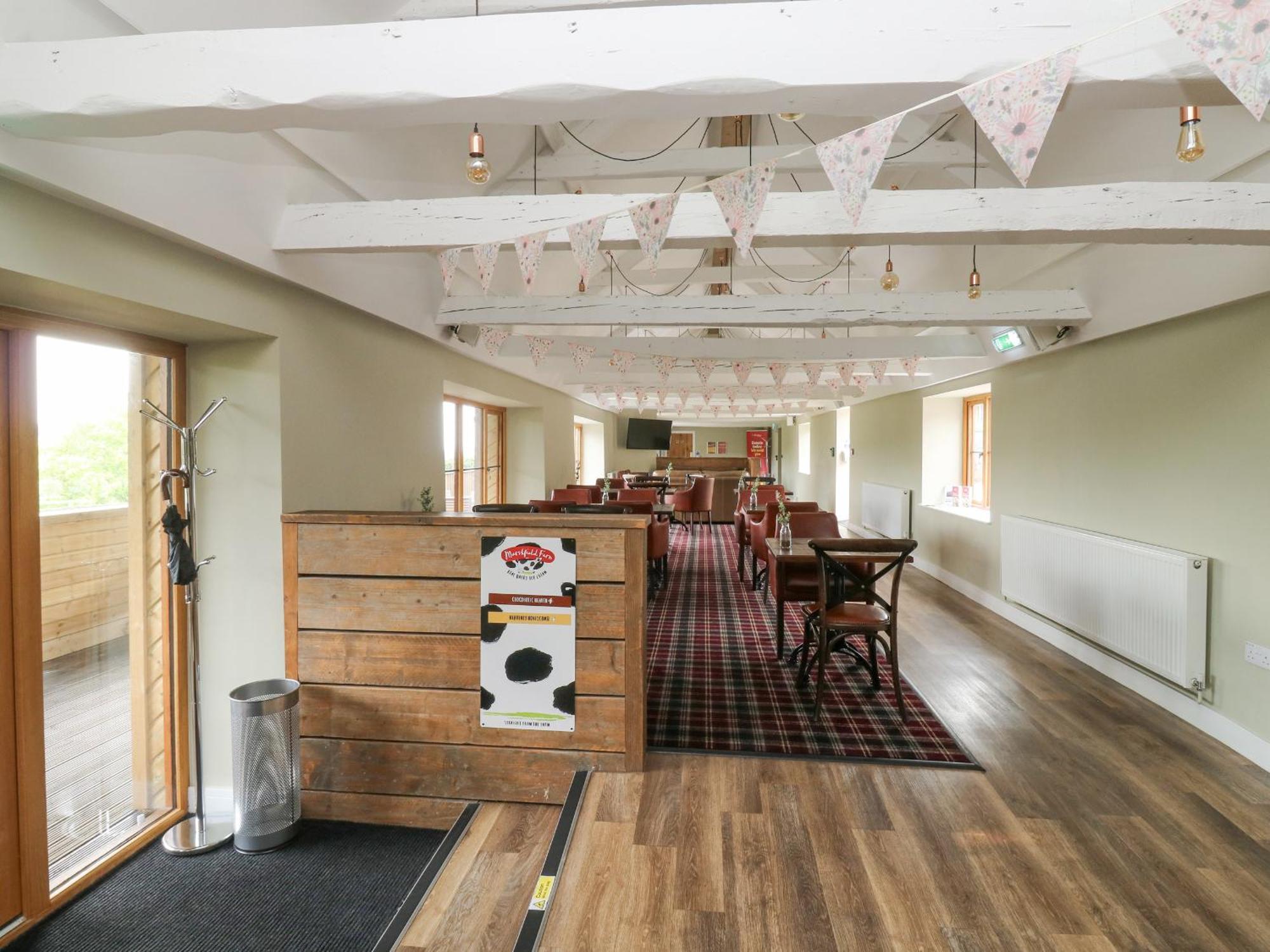 Harcombe House Bungalow 1 Нютън Абът Екстериор снимка