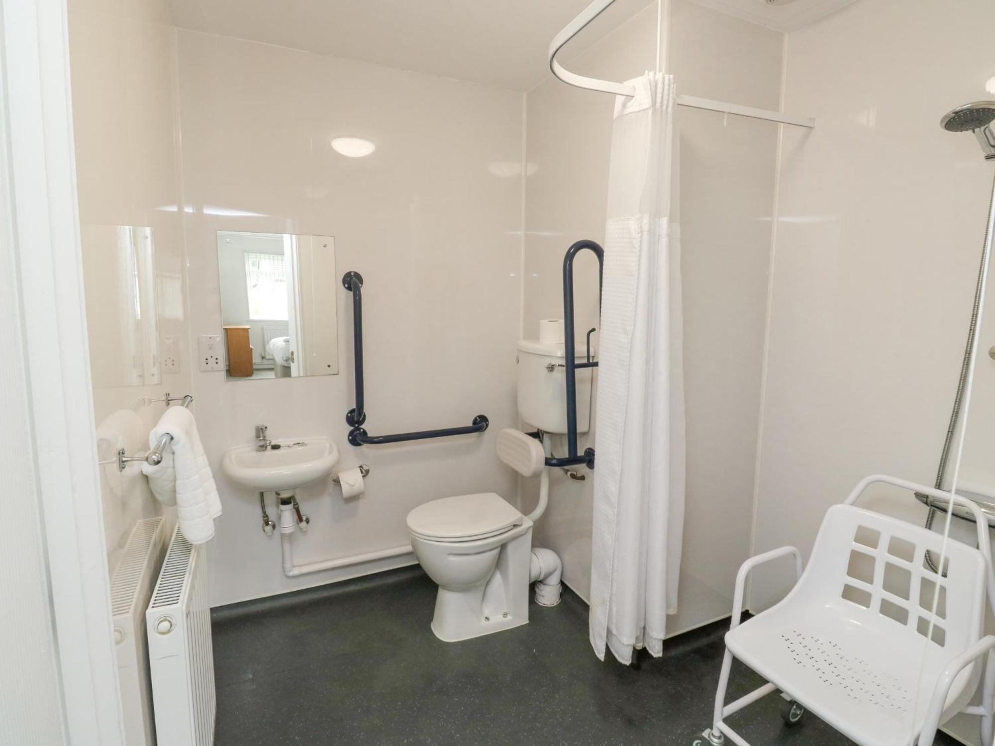 Harcombe House Bungalow 1 Нютън Абът Екстериор снимка