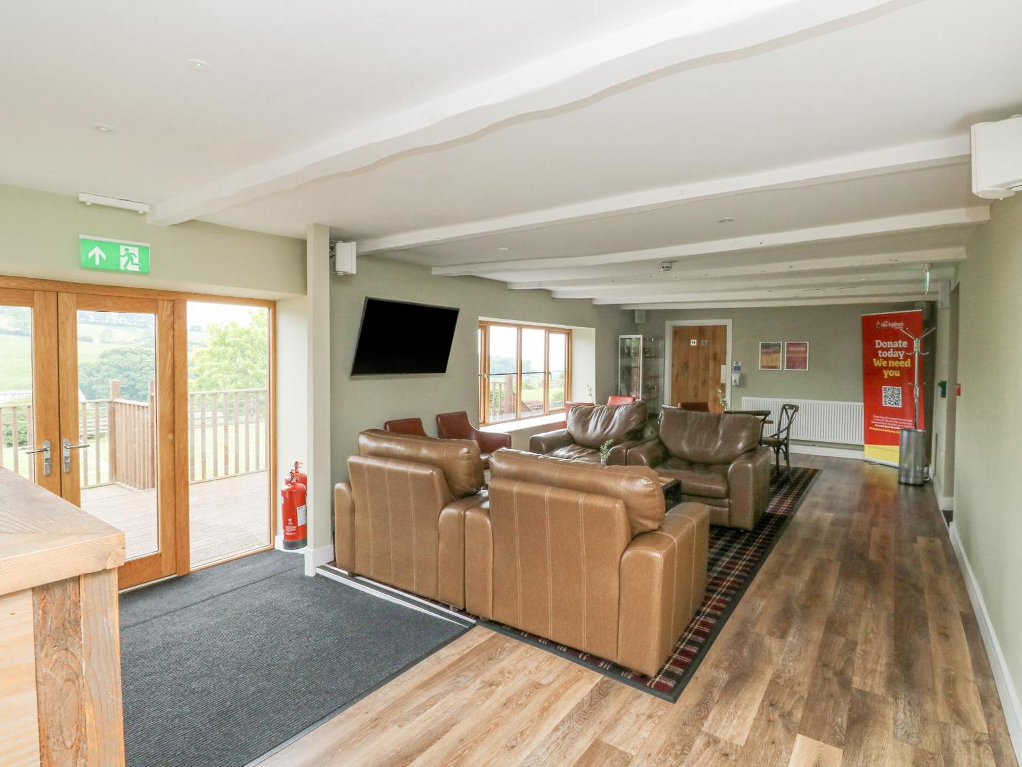 Harcombe House Bungalow 1 Нютън Абът Екстериор снимка