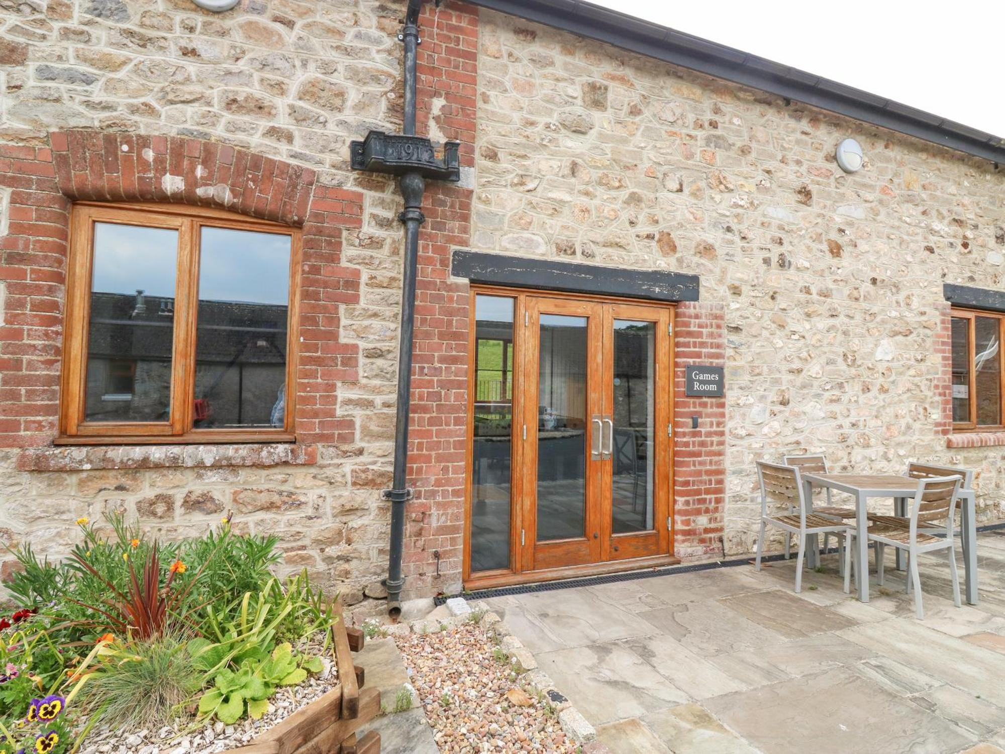 Harcombe House Bungalow 1 Нютън Абът Екстериор снимка