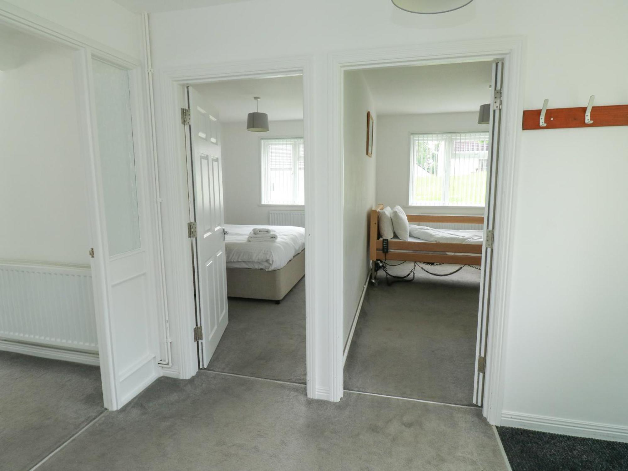 Harcombe House Bungalow 1 Нютън Абът Екстериор снимка