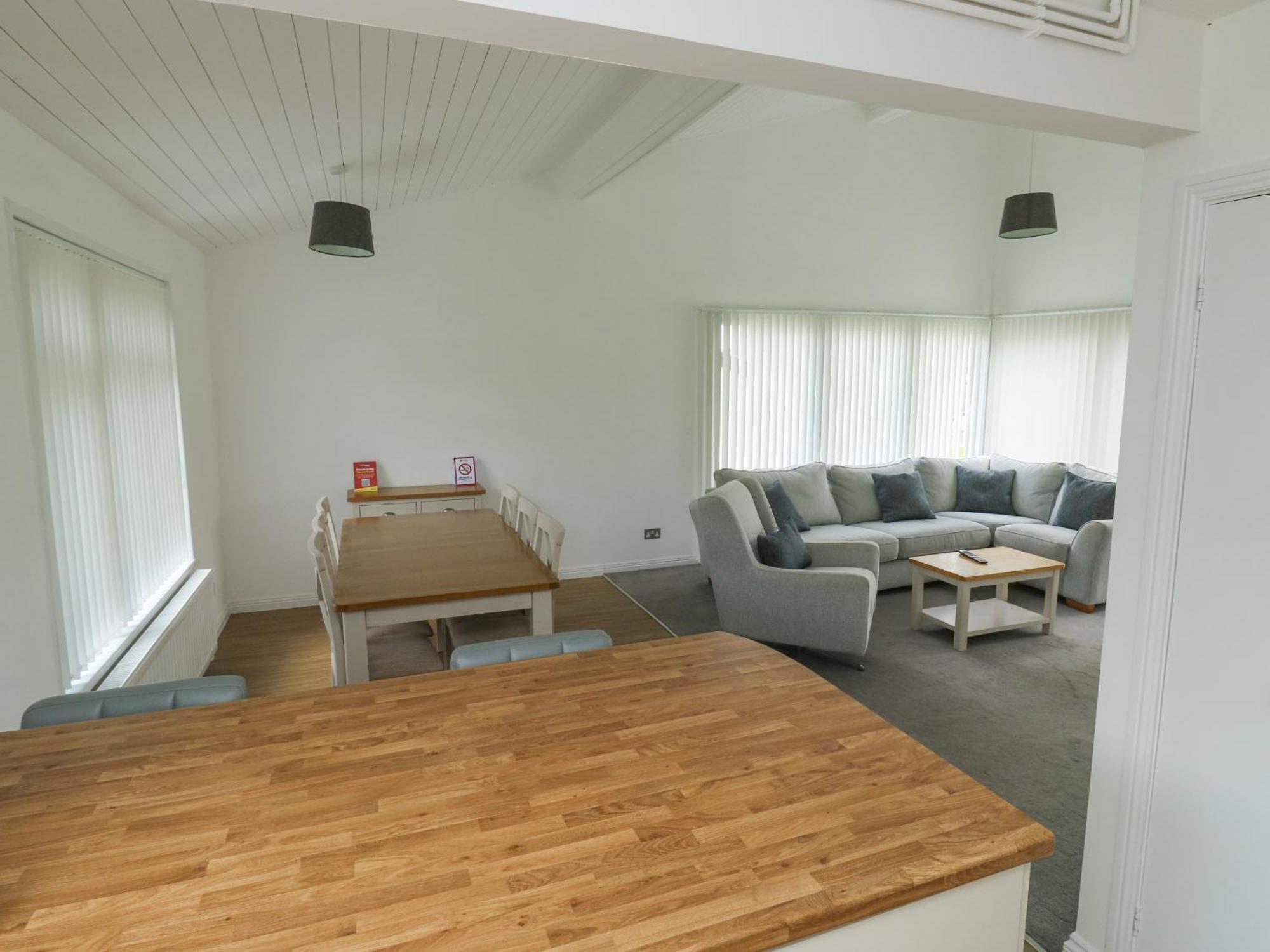 Harcombe House Bungalow 1 Нютън Абът Екстериор снимка