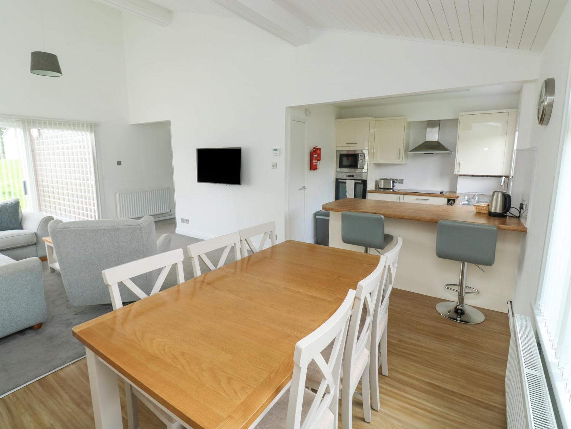 Harcombe House Bungalow 1 Нютън Абът Екстериор снимка