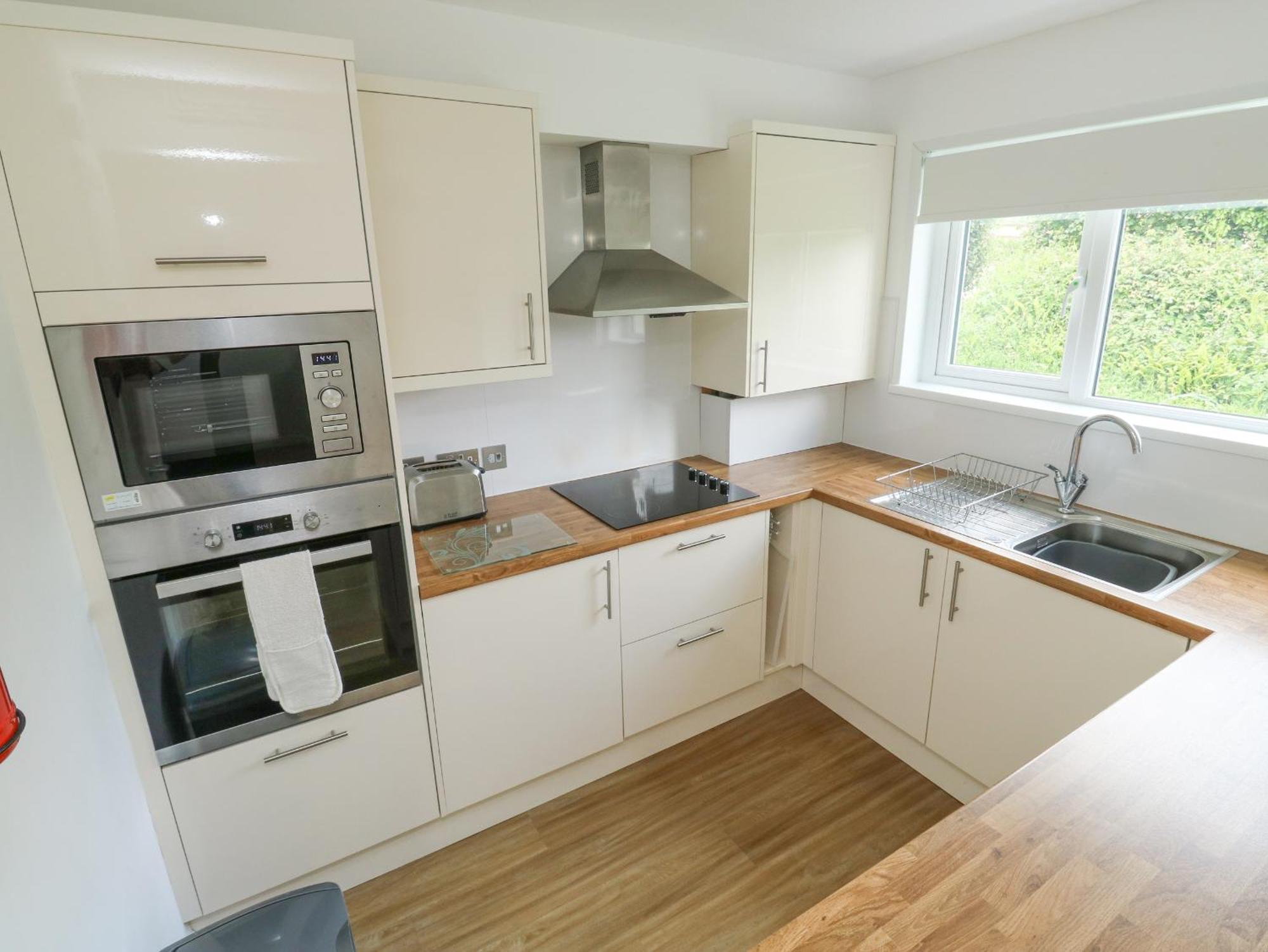 Harcombe House Bungalow 1 Нютън Абът Екстериор снимка
