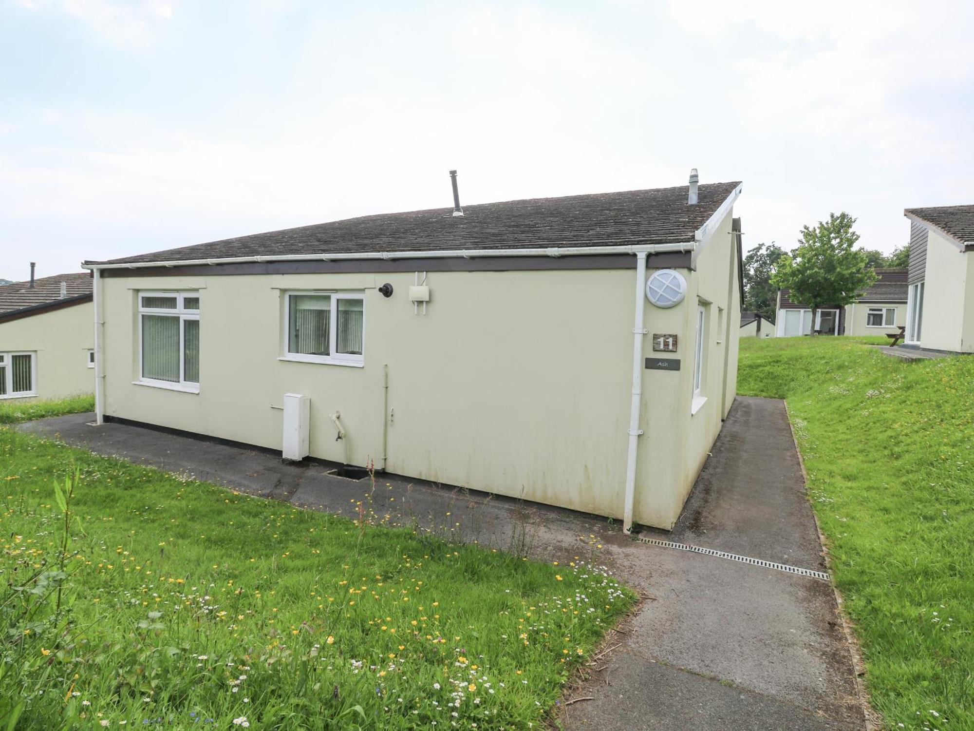 Harcombe House Bungalow 1 Нютън Абът Екстериор снимка